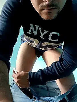 roouse – webcam model profile photo Image 12