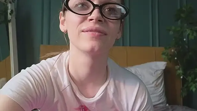 oypo – webcam model profile photo Image 4