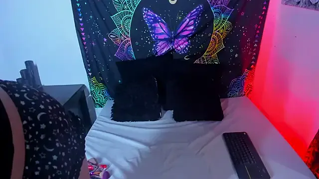 AnnaAurikas – webcam model profile photo Image 2