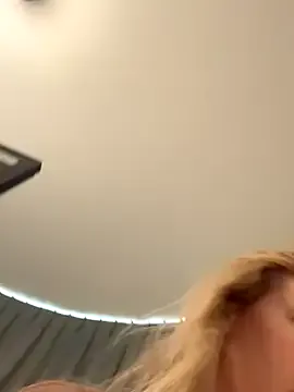 HotBella- – webcam model profile photo Image 9