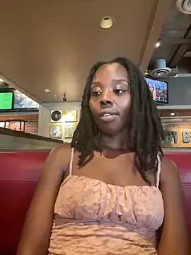 Yui-Ch – webcam model profile photo Image 10