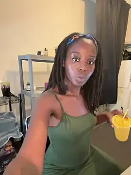 Yui-Ch – webcam model profile photo Image 15