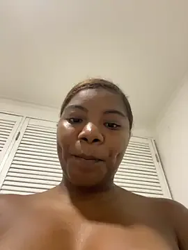 maataaan – webcam model profile photo Image 15