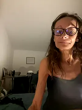 _Alice_1 – webcam model profile photo Image 11