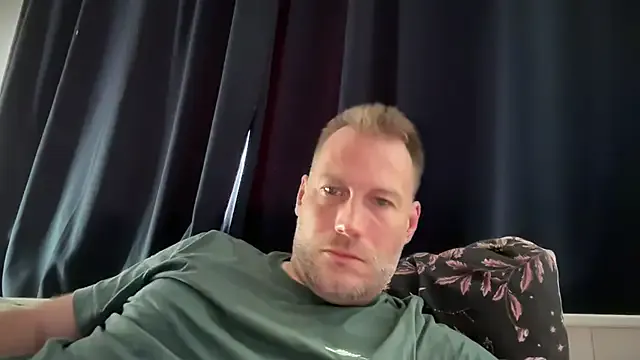  – webcam model profile photo Image 13