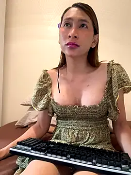 roouse – webcam model profile photo Image 15
