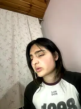 seraphine23 – webcam model profile photo Image 13