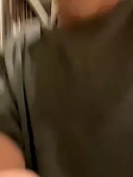 zui_lu – webcam model profile photo Image 6