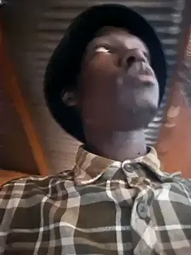 Khadija37 – webcam model profile photo Image 3