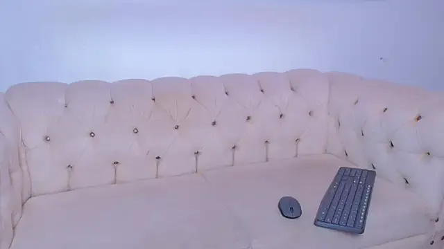 Mikev – webcam model profile photo Image 11