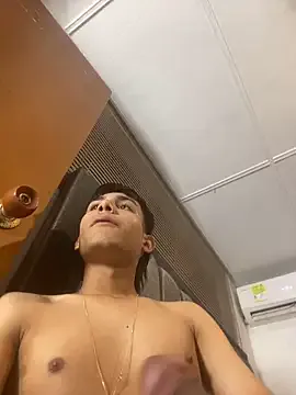 Mikev – webcam model profile photo Image 12