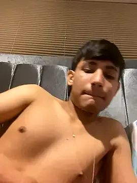 Mikev – webcam model profile photo Image 15