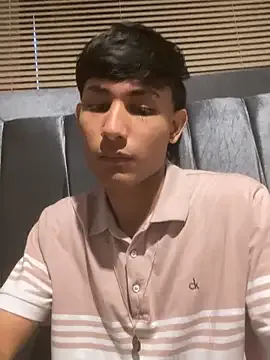 Mikev – webcam model profile photo Image 18