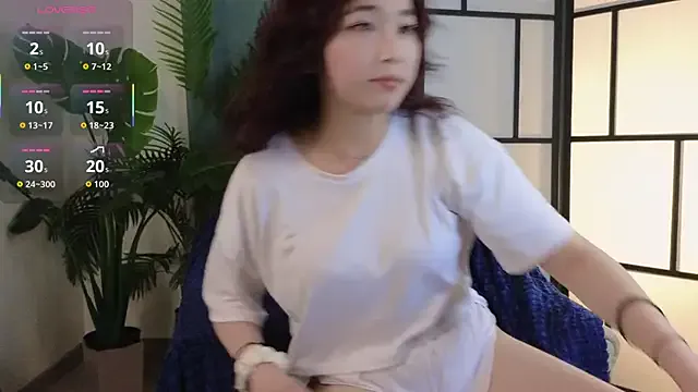 AliceRusso – webcam model profile photo Image 2