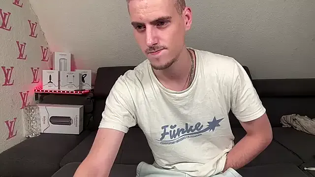 Yui-Ch – webcam model profile photo Image 6