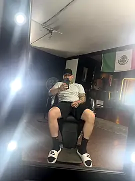 hiroto11058 – webcam model profile photo Image 17