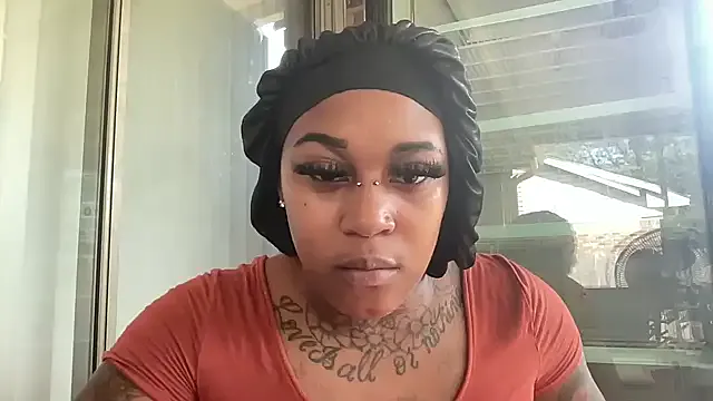 Mia--meow – webcam model profile photo Image 10