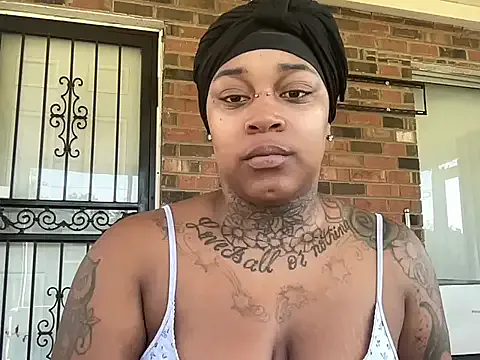 Mia--meow – webcam model profile photo Image 9