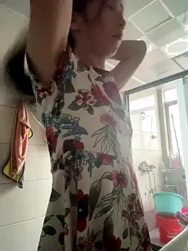 LaraAdler – webcam model profile photo Image 5