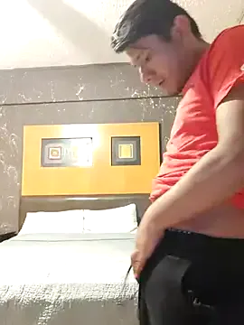 roouse – webcam model profile photo Image 5