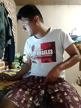 roouse – webcam model profile photo Image 8