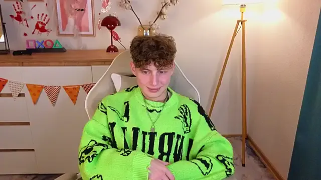 Yo155 – webcam model profile photo Image 2