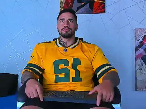 roouse – webcam model profile photo Image 3