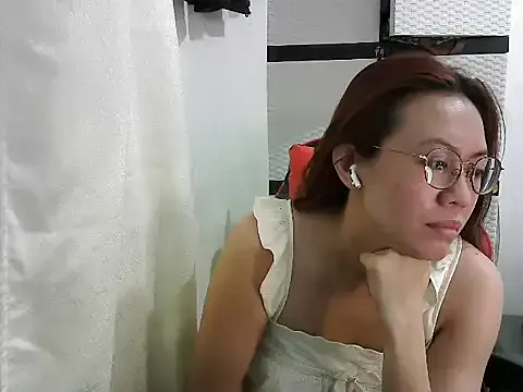 BrianaKaine – webcam model profile photo Image 14