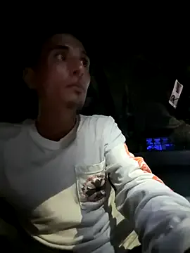 LT-333 – webcam model profile photo Image 13