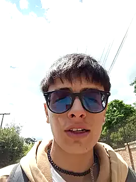 roouse – webcam model profile photo Image 9