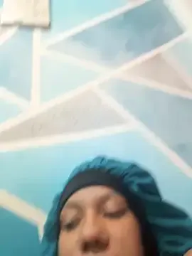 LT-333 – webcam model profile photo Image 3