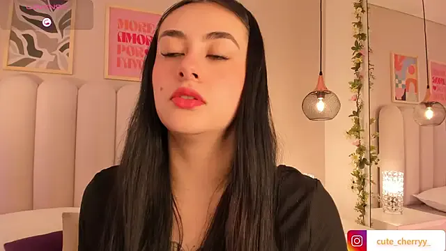 AlyonaGala – webcam model profile photo Image 14