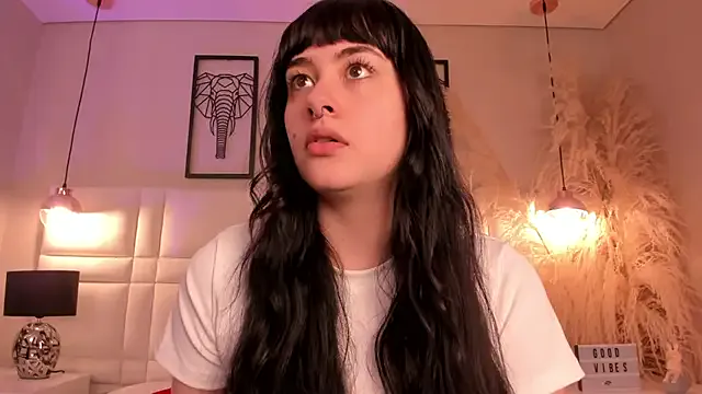 AlyonaGala – webcam model profile photo Image 5