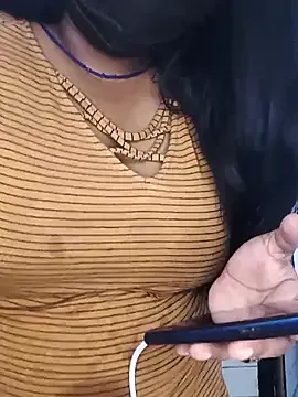 EmilyRussi – webcam model profile photo Image 10