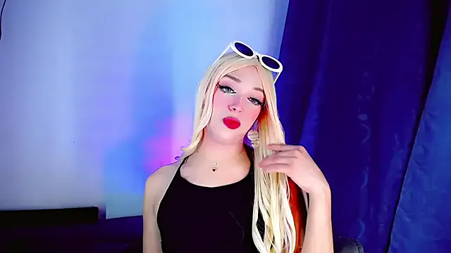 NikaVarga – webcam model profile photo Image 7