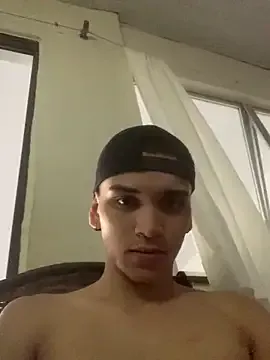 Yui-Ch – webcam model profile photo Image 4