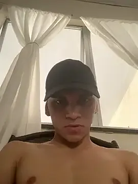 Yui-Ch – webcam model profile photo Image 6