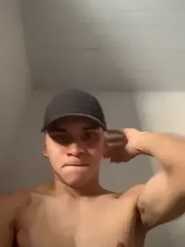 Yui-Ch – webcam model profile photo Image 8