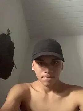 Yui-Ch – webcam model profile photo Image 9