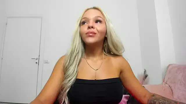 SerenaStar – webcam model profile photo Image 8