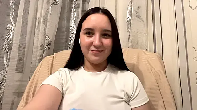 roouse – webcam model profile photo Image 10