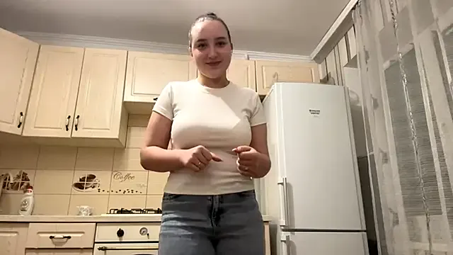 roouse – webcam model profile photo Image 2