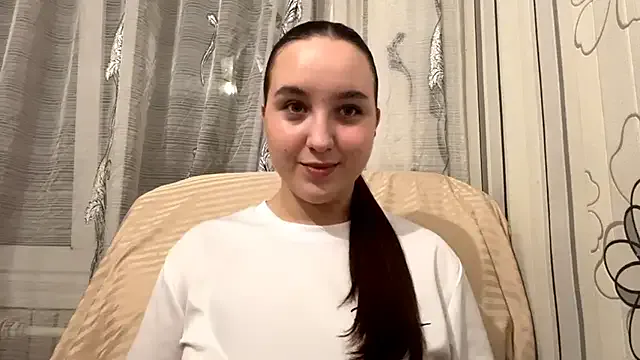 roouse – webcam model profile photo Image 6