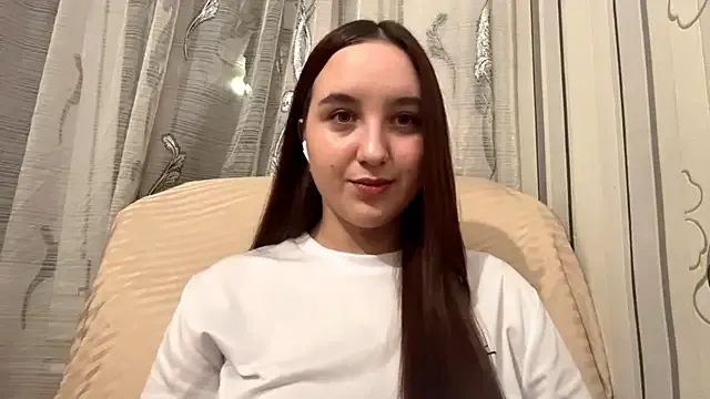 roouse – webcam model profile photo Image 7