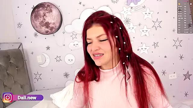 CarolineBleir – webcam model profile photo Image 14