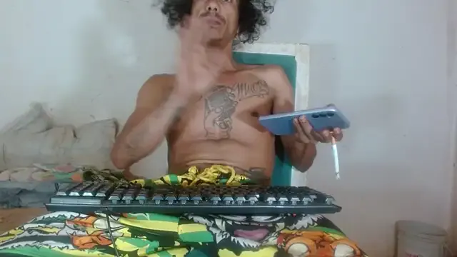 LT-333 – webcam model profile photo Image 14