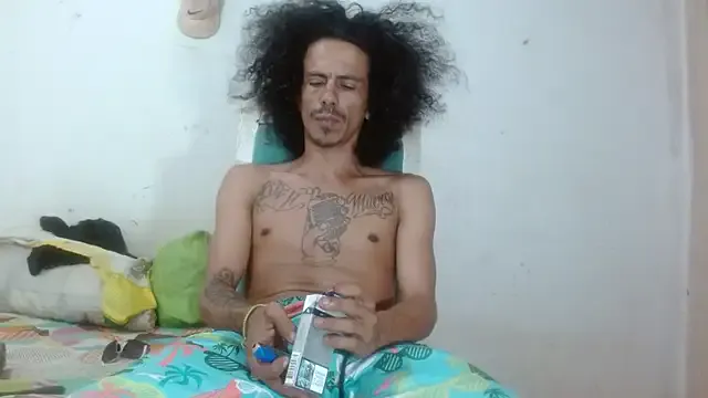 LT-333 – webcam model profile photo Image 15