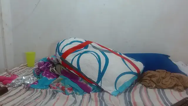 LT-333 – webcam model profile photo Image 19