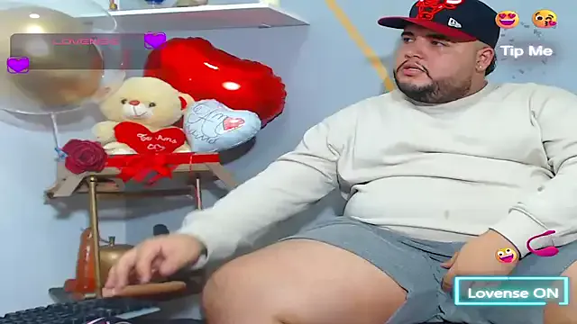 zui_lu – webcam model profile photo Image 10