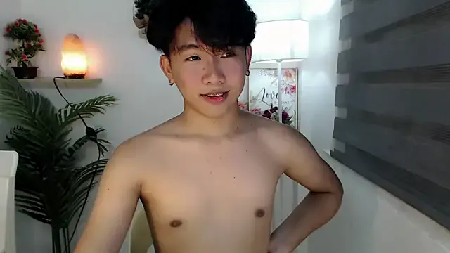 roouse – webcam model profile photo Image 8